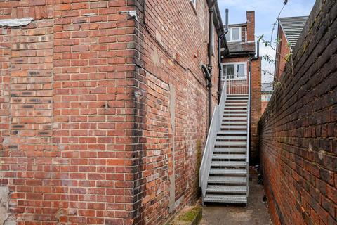 Studio to rent, Eccles New Road, Salford, Lancashire, M5