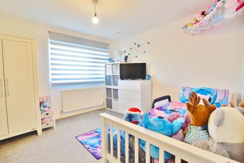 4 bedroom semi-detached house for sale, Vermont Road, Slough