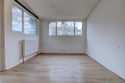 3 bedroom semi-detached house to rent, Sussex Close, Buckinghamshire HP13
