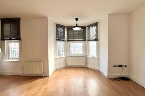 2 bedroom flat to rent, 2-4 Forest Drive East, London E11