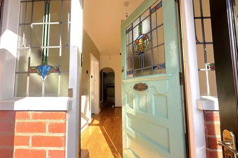 3 bedroom detached house to rent, Haden Park Road, Cradley Heath