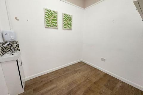 Property to rent, High Street, Slough, SL1