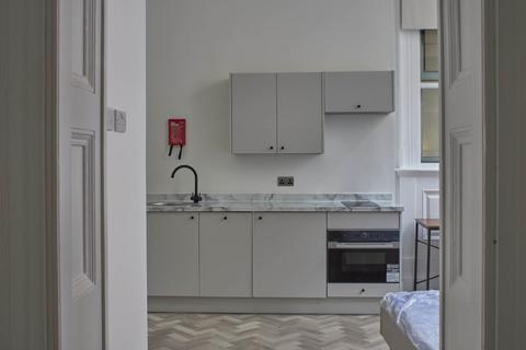Studio to rent, Corn Street, City Centre