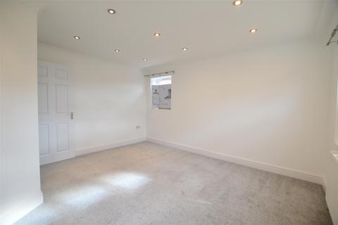 4 bedroom house to rent, Meadfield Road, Slough