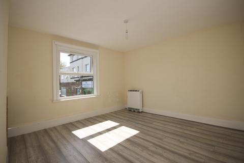 2 bedroom flat to rent, High Street,Sheerness, ME12