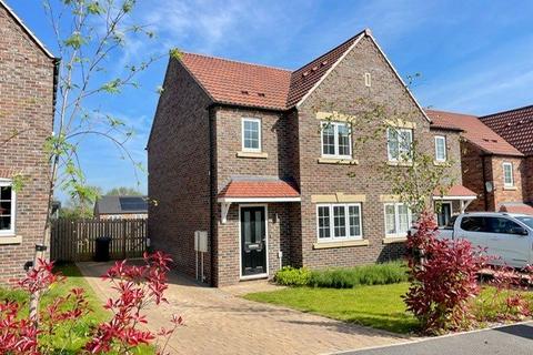 3 bedroom semi-detached house to rent, Ezart Avenue, Wetherby LS22
