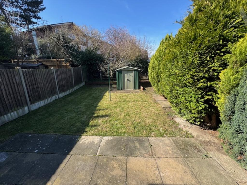 8 Chipperfield Road garden