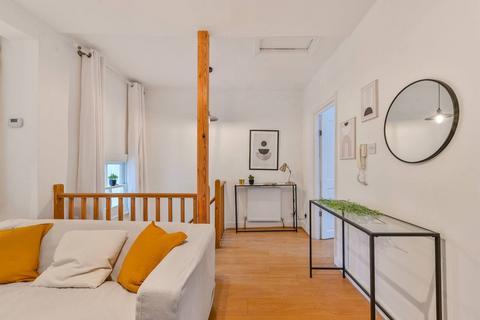 2 bedroom flat to rent, Buckingham Road, Islington, London, N1
