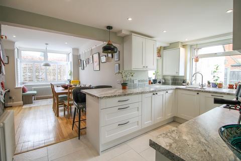 3 bedroom detached house for sale, Chingford Avenue,  Farnborough , GU14