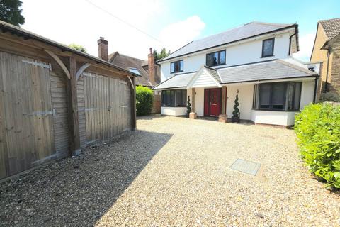 5 bedroom detached house to rent, Meadow Lane, Beaconsfield, HP9