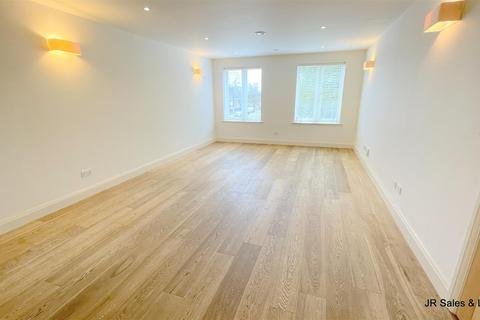 2 bedroom flat for sale, Station Road, Cuffley