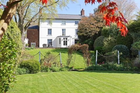 6 bedroom detached house to rent, Charlton Kings, Cheltenham GL53 8HT