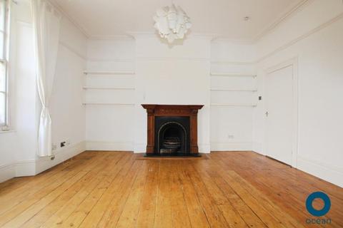 2 bedroom flat to rent, First Floor Flat, Cotham BS6