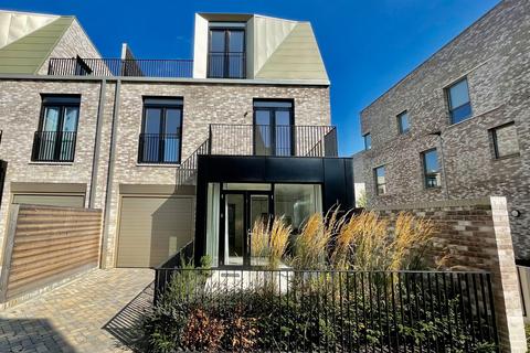 4 bedroom house to rent, Milne Avenue, Cambridge CB3