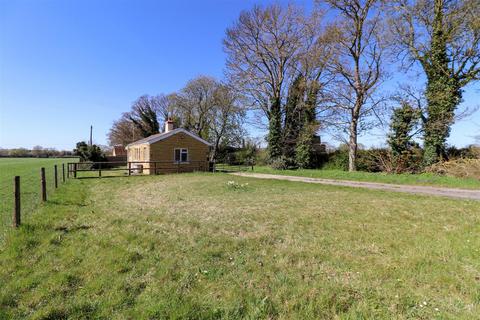 1 bedroom detached bungalow to rent, Newmarket Road, Fordham CB7