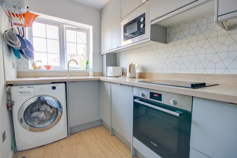 2 bedroom duplex for sale, HEDGE END! SHARE OF FREEHOLD! POPULAR CUL-DE-SAC LOCATION!
