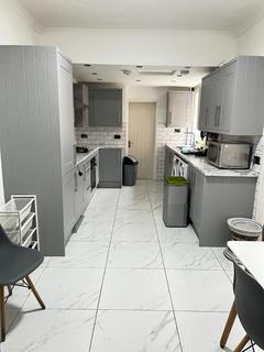 5 bedroom semi-detached house to rent, Earlsdon Avenue North, Coventry CV5