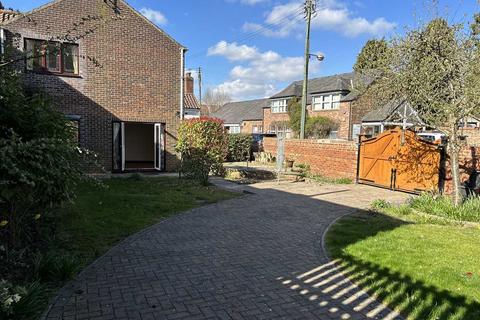 3 bedroom semi-detached house to rent, Petercroft Lane, Dunnington