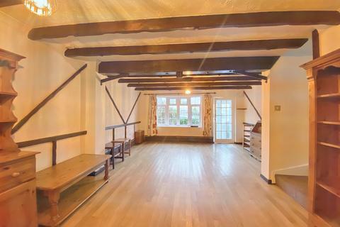 3 bedroom semi-detached house to rent, Rockingham Parade, Uxbridge, UB8