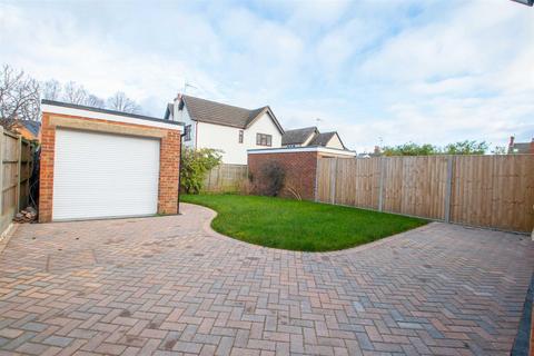 2 bedroom detached bungalow to rent, Elm Grove, Woburn Sands