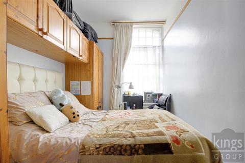 2 bedroom ground floor flat for sale, Tresilian Avenue, London