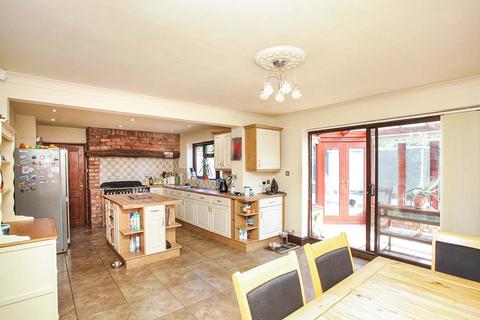 4 bedroom detached house for sale, Coventry Road, Hinckley LE10