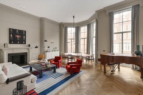 Pont Street, London, SW1X
