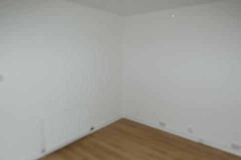 2 bedroom property to rent, Gallowhill Road, Paisley PA3