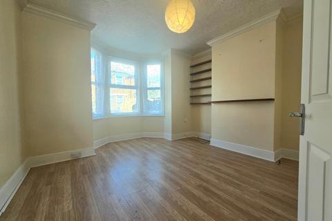 3 bedroom semi-detached house to rent, Harold Road, Shirley