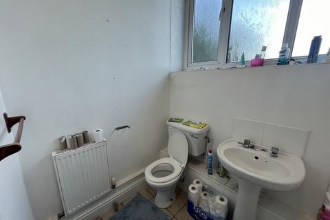 1 bedroom detached bungalow to rent, Helston Road, Penryn TR10