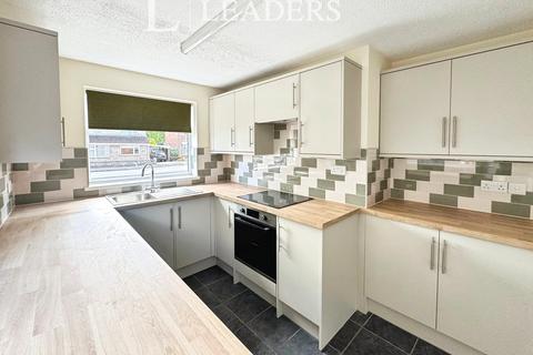 4 bedroom detached house to rent, Noel Road, Oulton Broad, Lowestoft, NR32