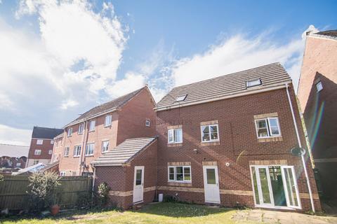 4 bedroom detached house for sale, Kestrel Lane, Hamilton, Leicester, Leicestershire, LE5 1BH