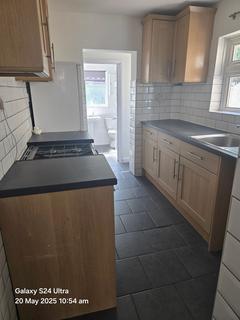 3 bedroom terraced house to rent, Hayward Avenue, Rochester, ME2