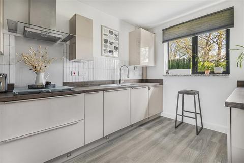 4 bedroom detached house for sale, Cane Hill Drive, Coulsdon