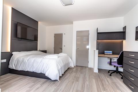 Studio to rent, 84-86 Derrys Villa, Flat 6