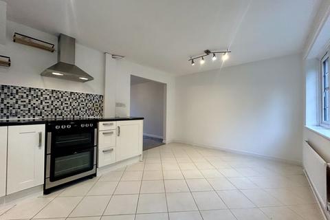 3 bedroom semi-detached house to rent, Long Mead Way, Tonbridge