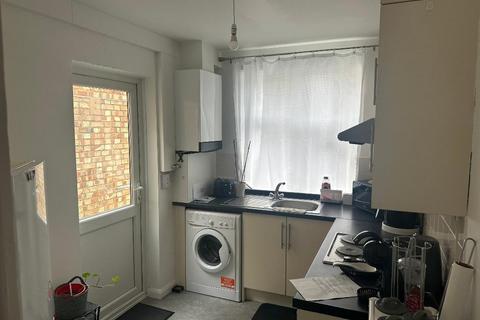 1 bedroom in a house share to rent, High Street, Orpington, Kent, BR6 0NW