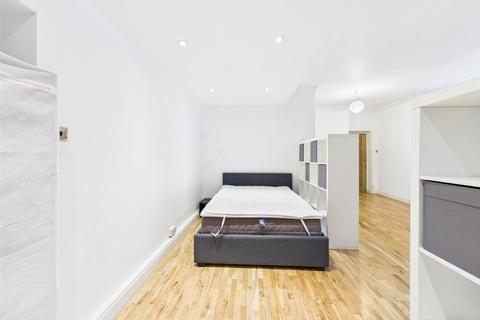 Studio to rent, Clifton Park, Bristol BS8