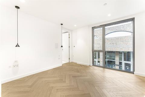 3 bedroom duplex to rent, Mapple Path, London, E5