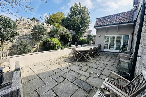 3 bedroom detached house to rent, West Street, Somerton, TA11