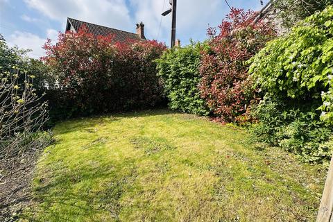 3 bedroom detached house to rent, West Street, Somerton, TA11