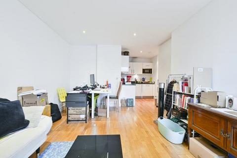 1 bedroom flat for sale, Trafalgar Point, Downham Road, London, N1