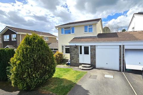 4 bedroom link detached house for sale, Shelley Avenue, Tavistock