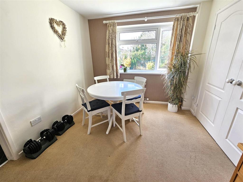 Dining Area.jpg