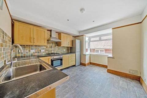 3 bedroom detached bungalow to rent, Philip Road,  High Wycombe,  HP13