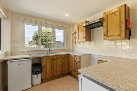 4 bedroom semi-detached house to rent, Gibbs Hill, Nettlestead  ME18 5HT