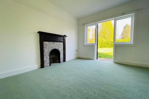 3 bedroom detached house to rent, Stoughton Road, Oadby
