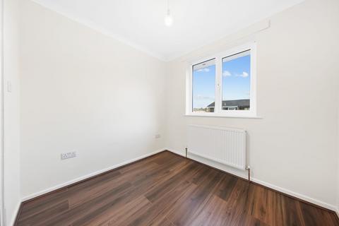 3 bedroom terraced house to rent, Copper Beech Close, Ilford IG5
