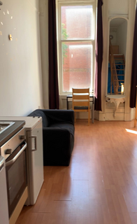 Studio to rent, Oakfield Avenue, Glasgow G12