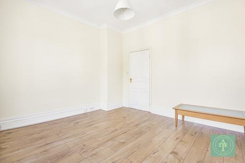 1 bedroom flat for sale, Station Road, N21